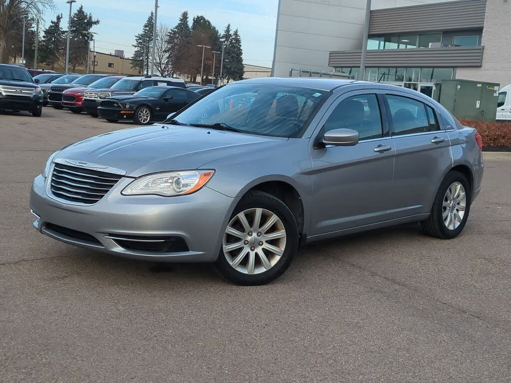 2013 Chrysler 200 Touring Sedan FWD