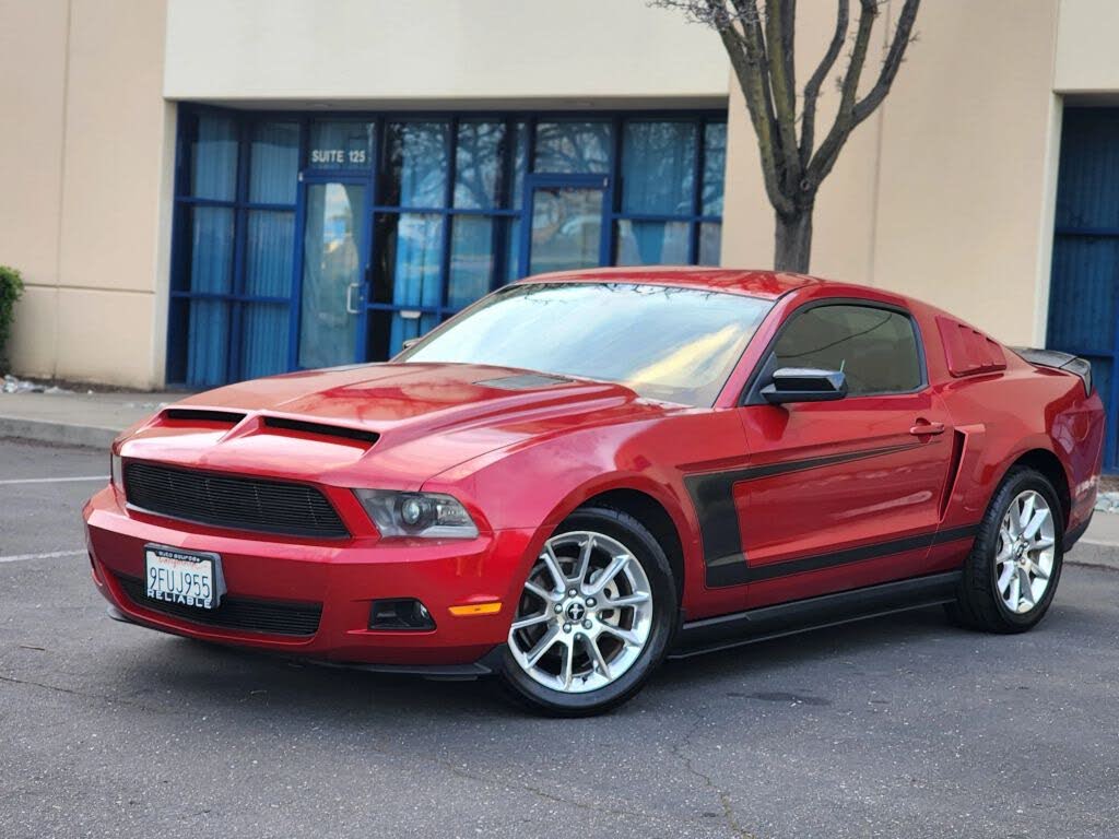 2010 Ford Mustang V6 Premium Coupe RWD