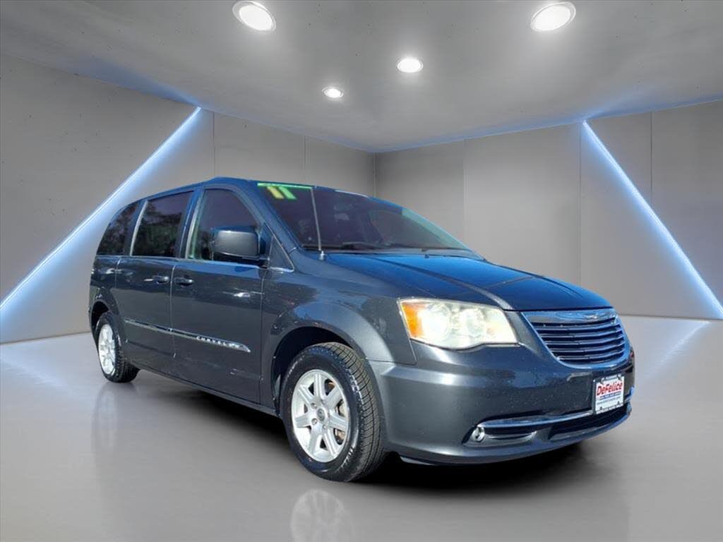 2011 Chrysler Town & Country Touring FWD