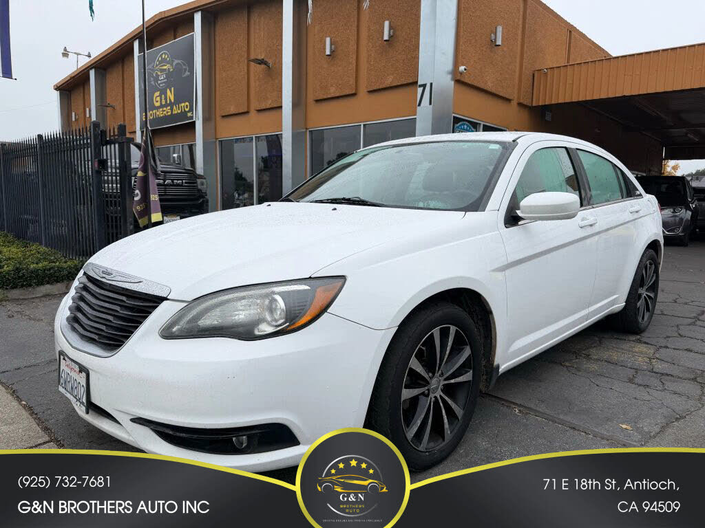 2012 Chrysler 200 S Sedan FWD