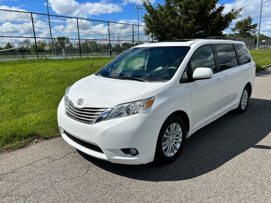 2013 Toyota Sienna XLE 8-Passenger
