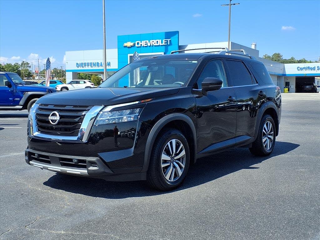 2024 Nissan Pathfinder SL FWD
