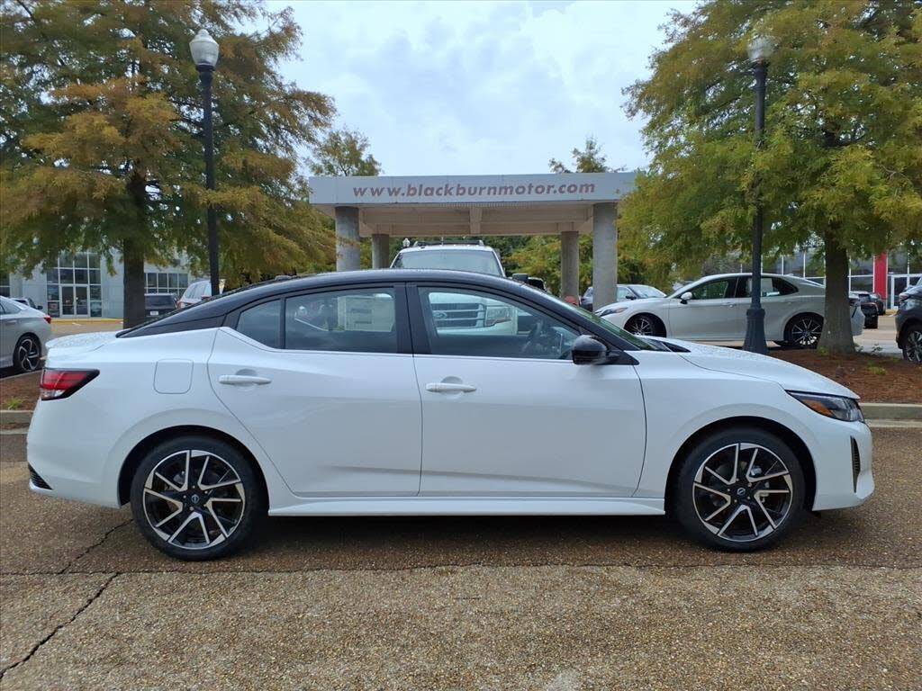 2025 Nissan Sentra SR FWD