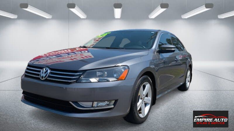 2015 Volkswagen Passat 1.8T SE FWD with Sunroof and Navigation