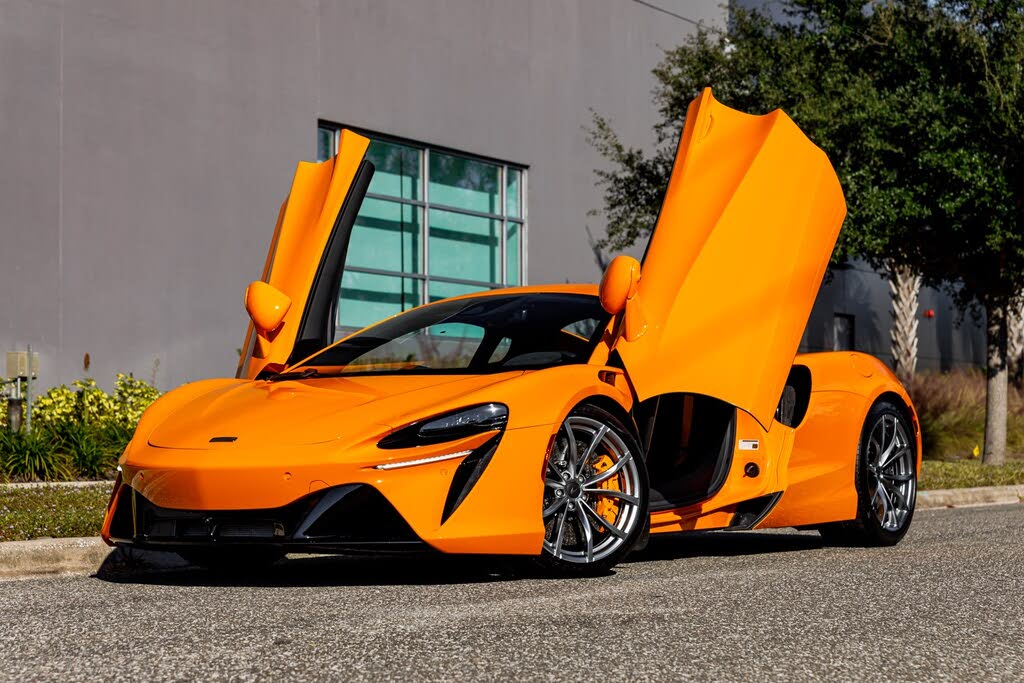 2025 McLaren Artura RWD