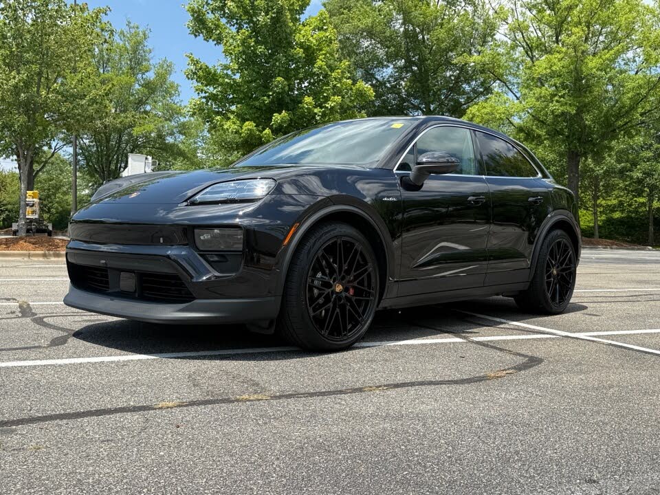 2025 Porsche Macan AWD
