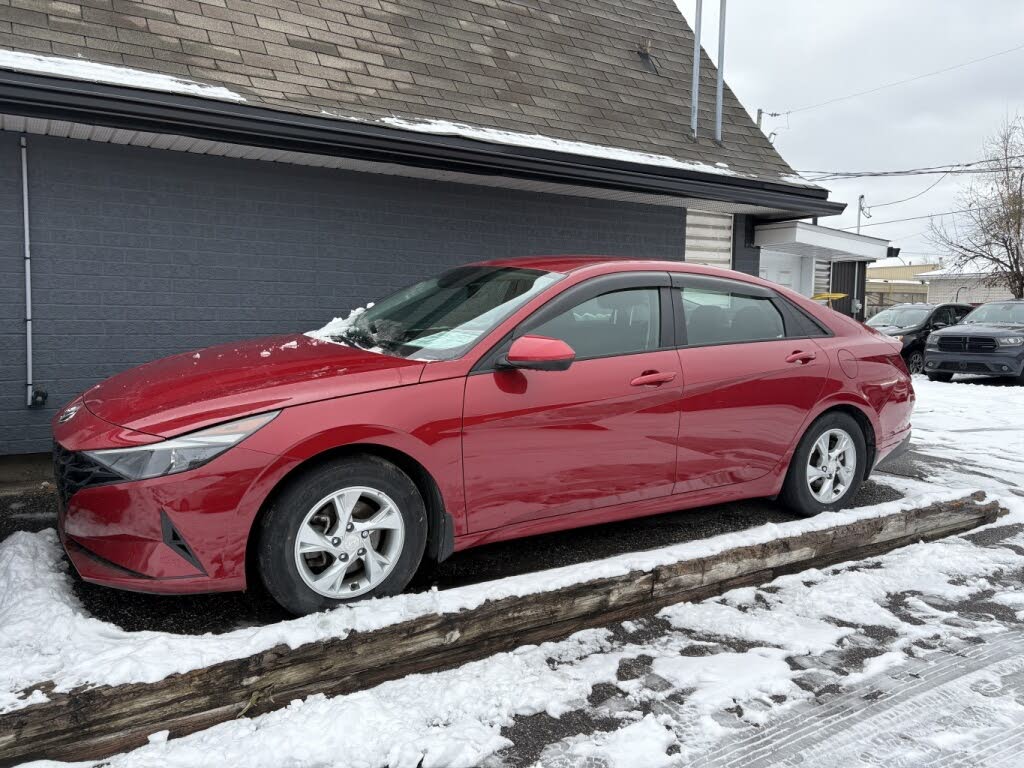 2022 Hyundai Elantra Essential FWD