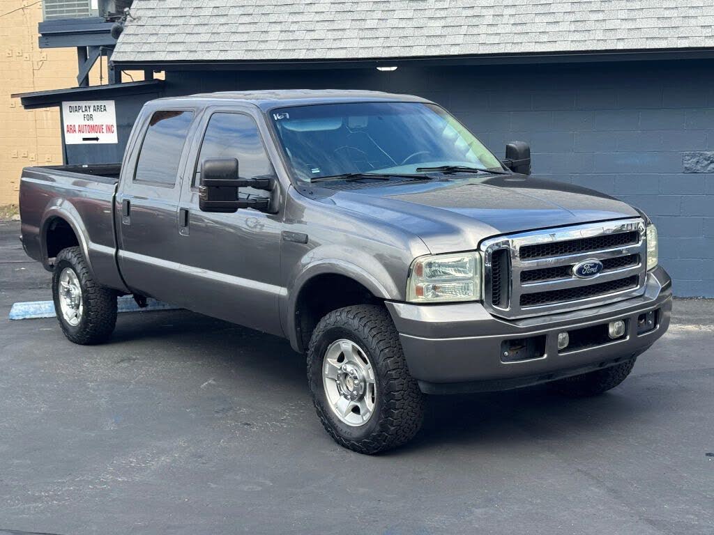 2005 Ford F-250 Super Duty Lariat Crew Cab 4WD
