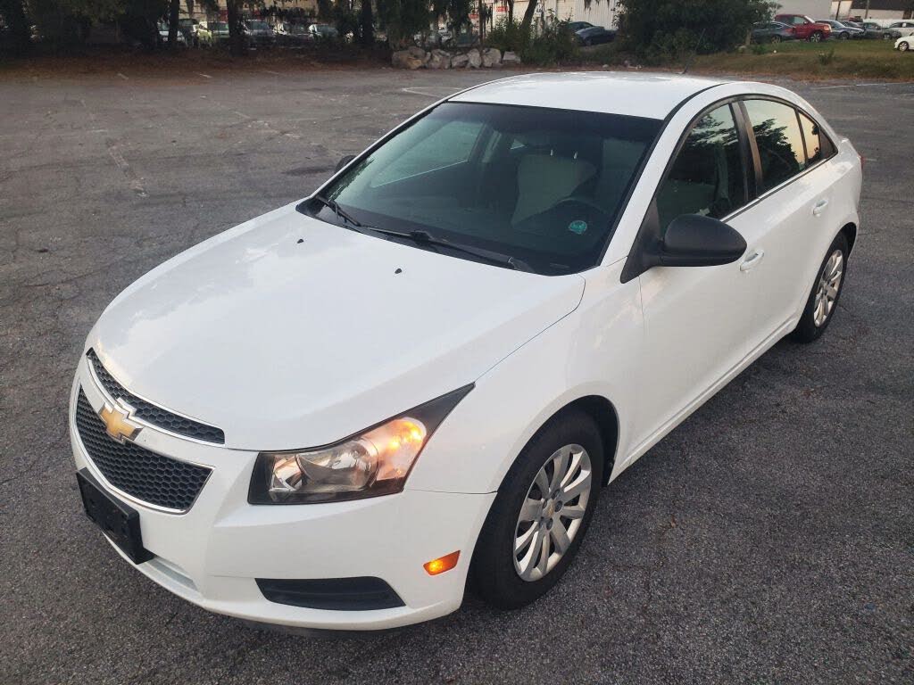 2011 Chevrolet Cruze LS Sedan FWD