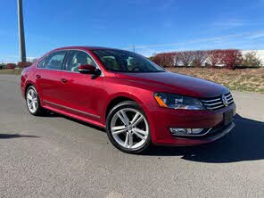 Volkswagen Passat 1.8T SE FWD with Sunroof and Navigation