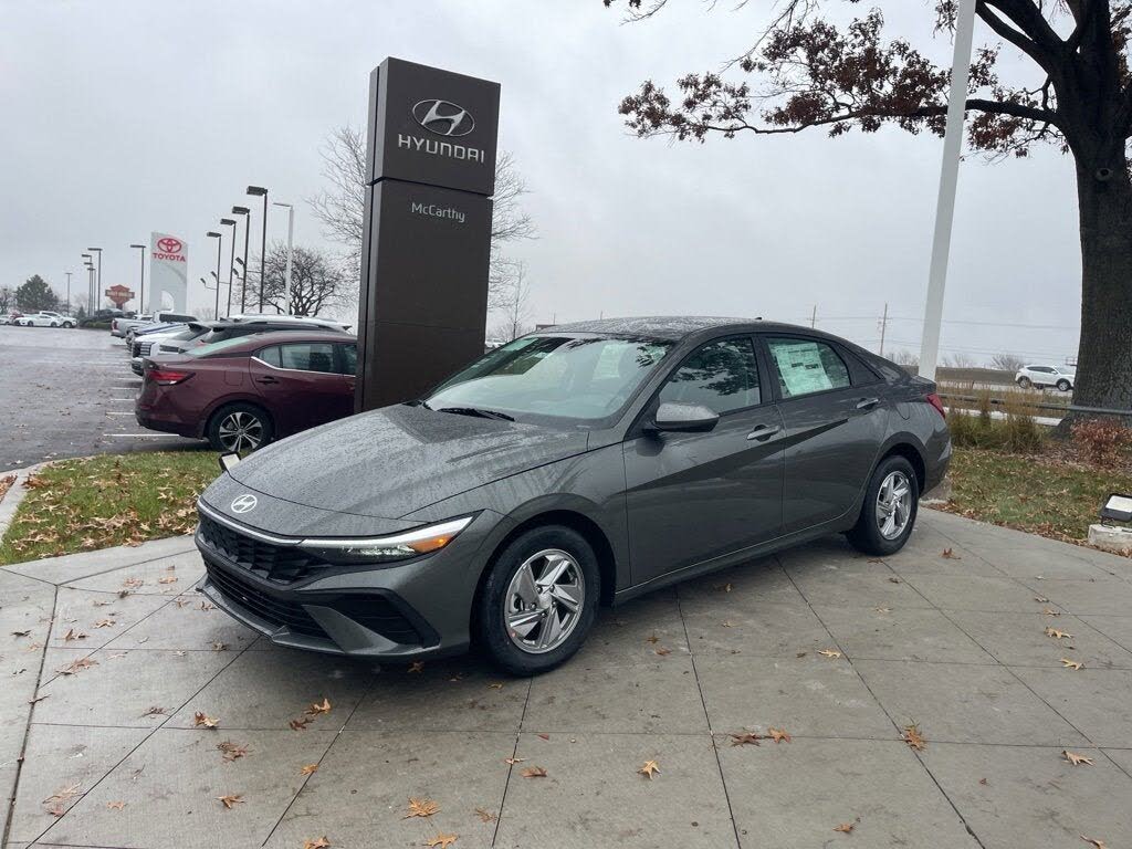 2026 Hyundai Elantra SE FWD