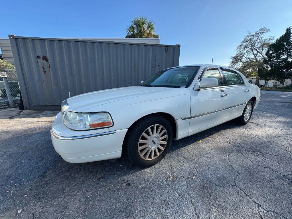 2004 Lincoln Town Car Signature