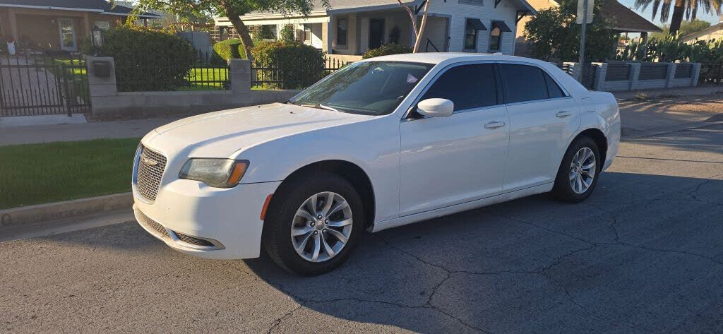 2015 Chrysler 300 Limited RWD