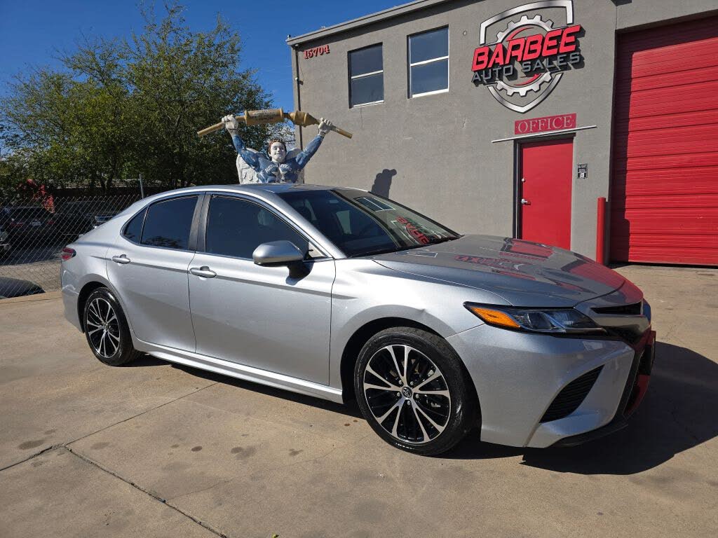 2020 Toyota Camry SE FWD