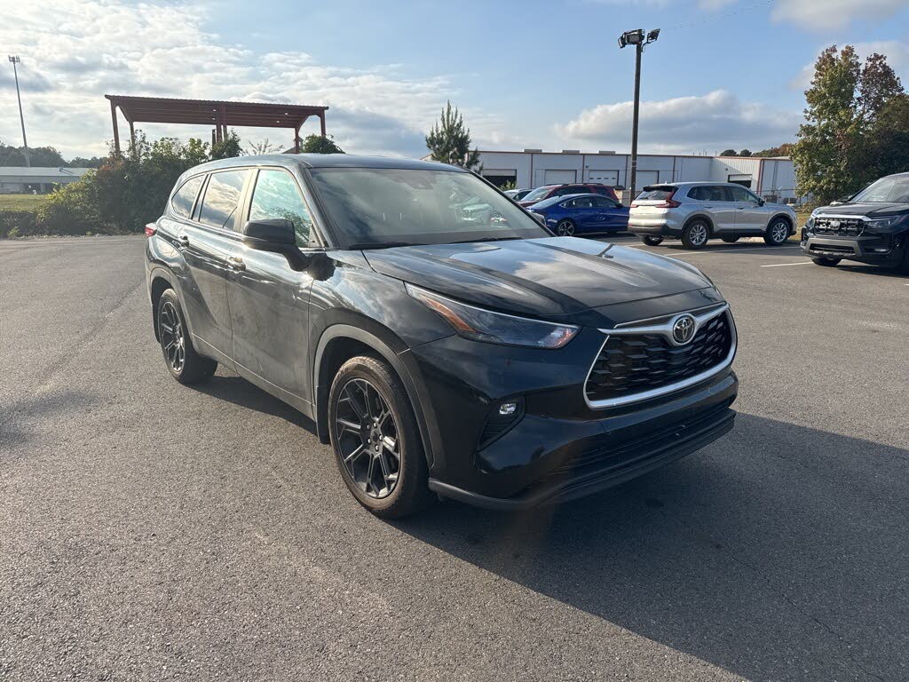 2023 Toyota Highlander LE FWD