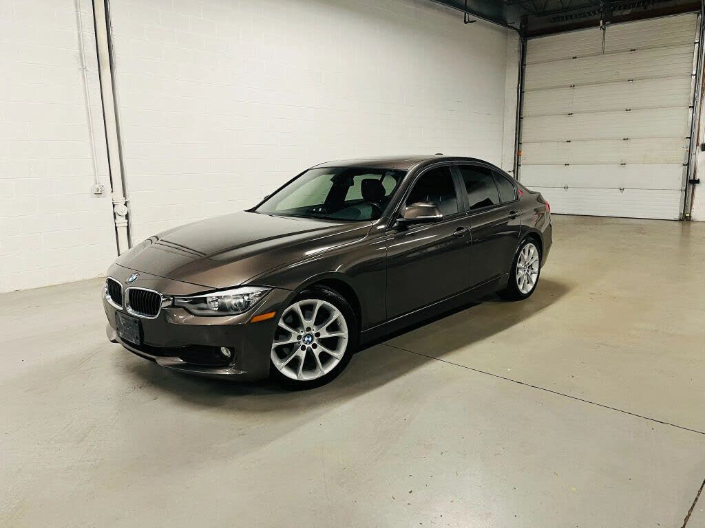 2013 BMW 3 Series 320i Sedan RWD