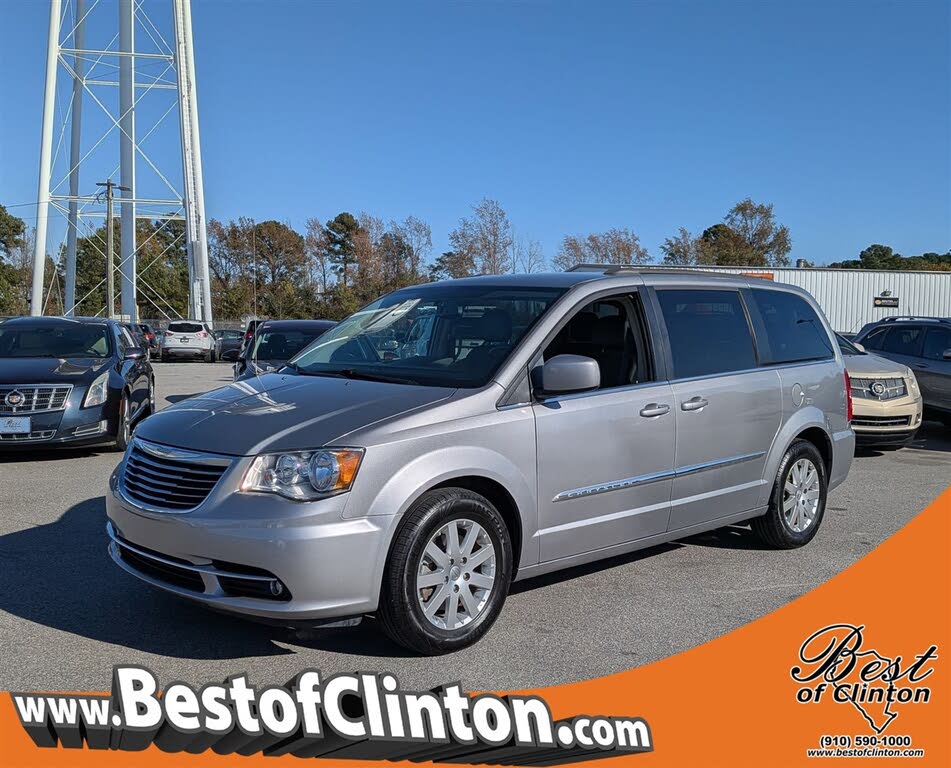 2016 Chrysler Town & Country Touring FWD