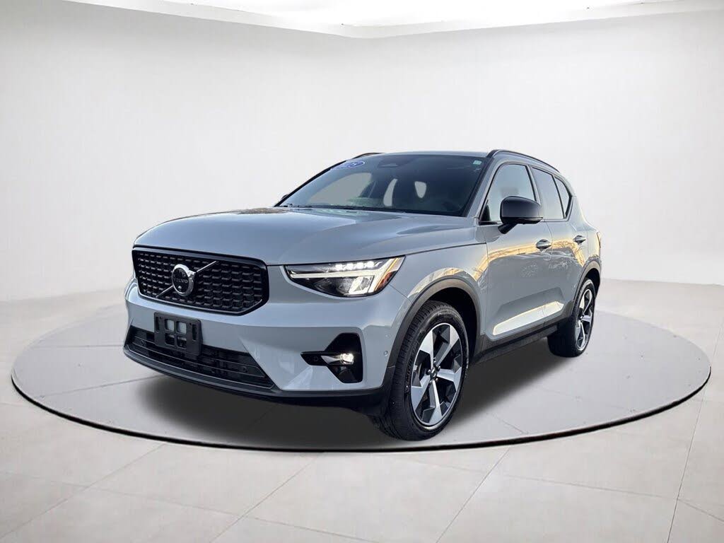 2025 Volvo XC40 B5 Plus Dark Theme AWD