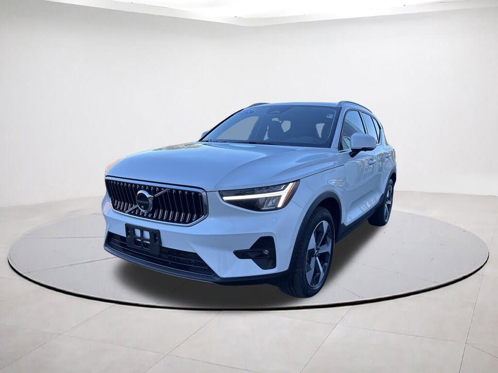2025 Volvo XC40 B5 Plus Bright Theme AWD
