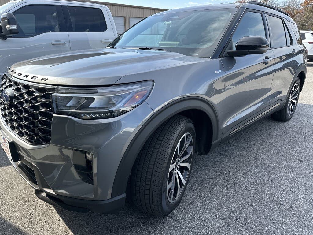 2025 Ford Explorer ST-Line RWD