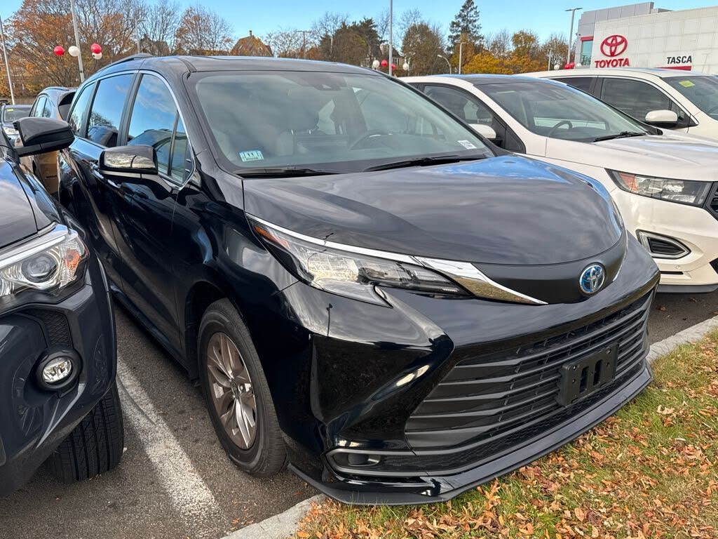 2025 Toyota Sienna LE 8-Passenger AWD