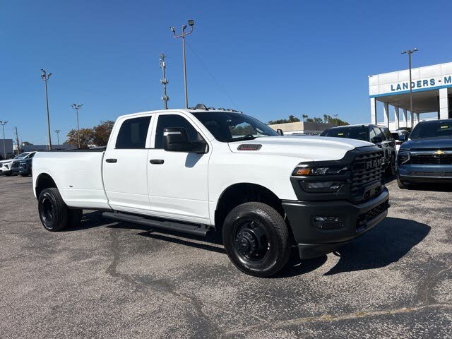 2025 RAM 3500 Tradesman Crew Cab LB DRW 4WD