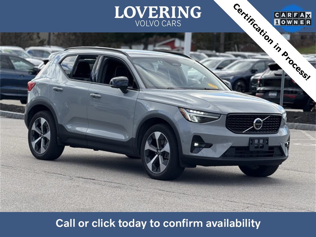 2025 Volvo XC40 B5 Plus Dark Theme AWD