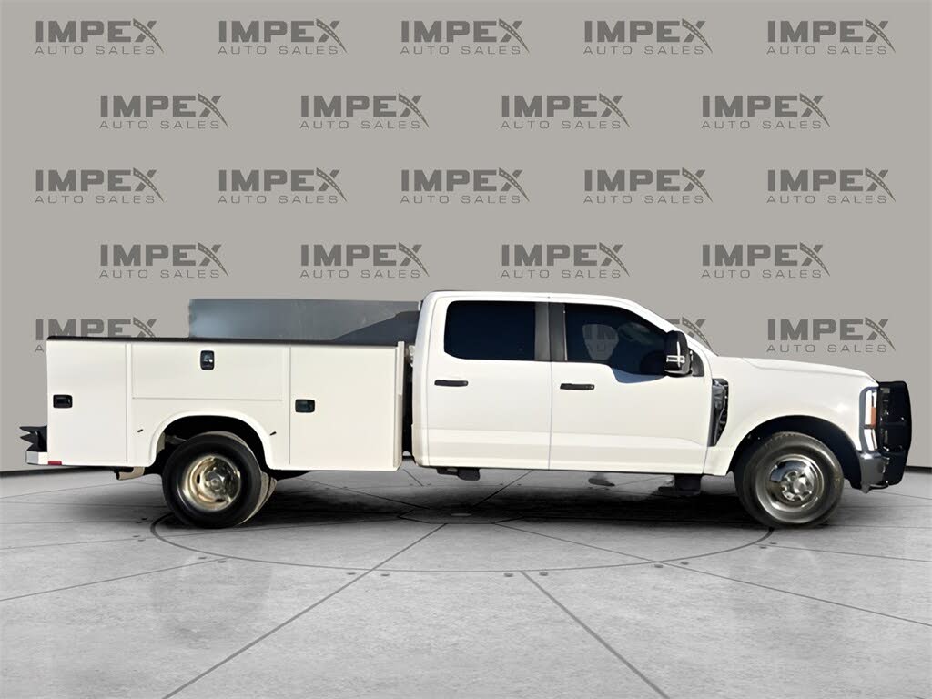 2023 Ford F-350 Super Duty Chassis XL Crew Cab DRW RWD