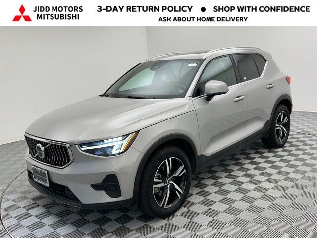 2024 Volvo XC40 B5 Core Dark Theme AWD