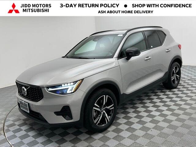 2024 Volvo XC40 B5 Core Dark Theme AWD