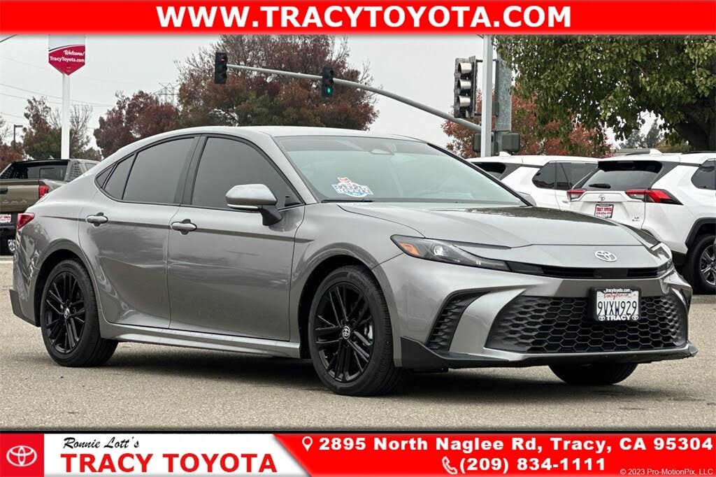 2026 Toyota Camry SE FWD