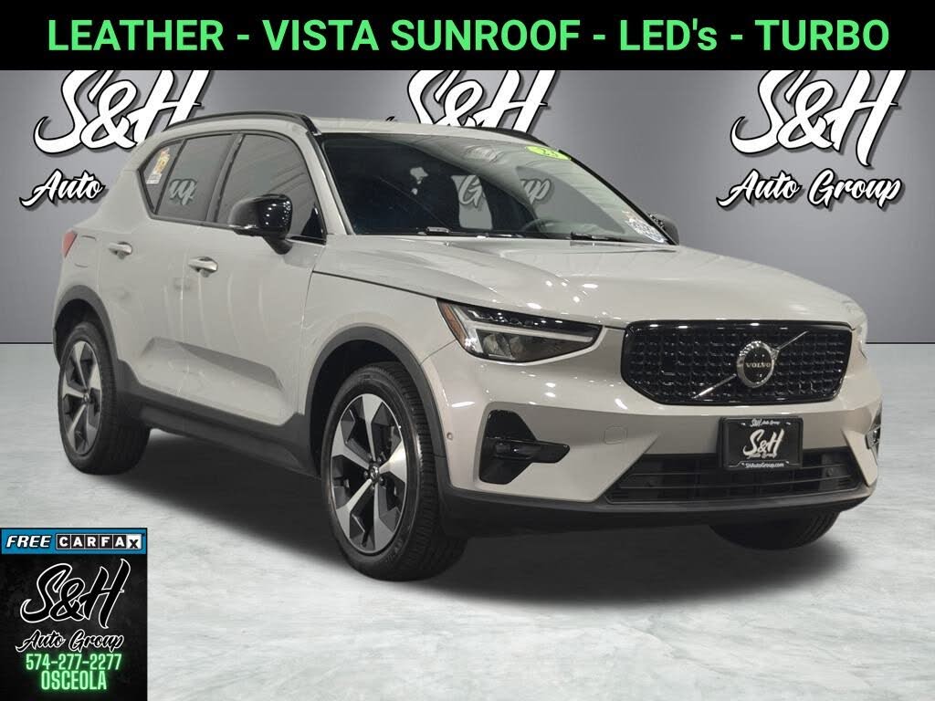 2023 Volvo XC40 B4 Ultimate Dark Theme FWD