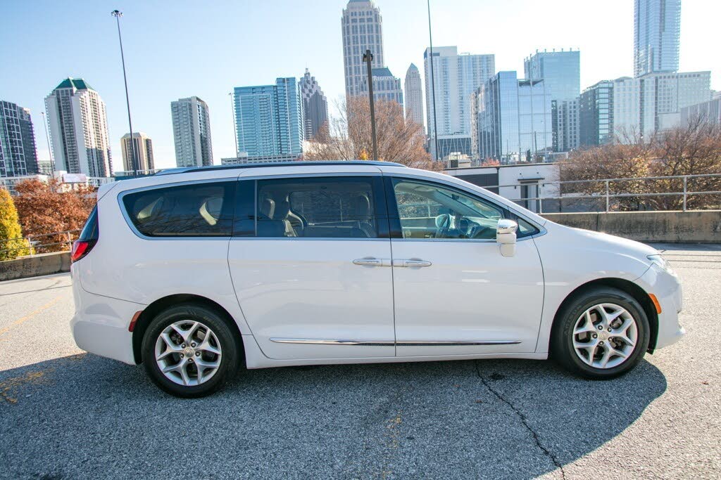 2020 Chrysler Pacifica Limited FWD