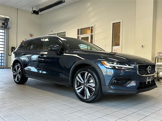 2025 Volvo V60 Cross Country B5 Plus AWD