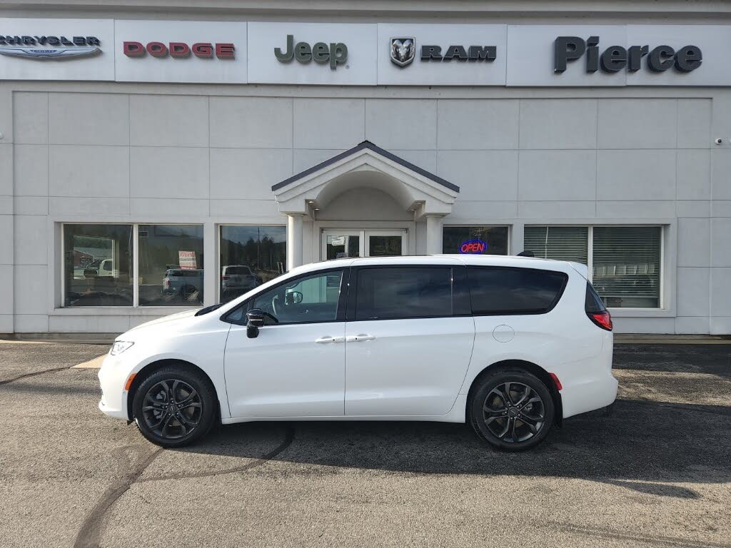 2026 Chrysler Pacifica Select AWD