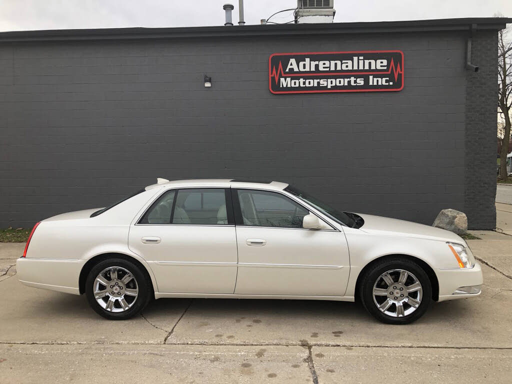 2011 Cadillac DTS Platinum FWD