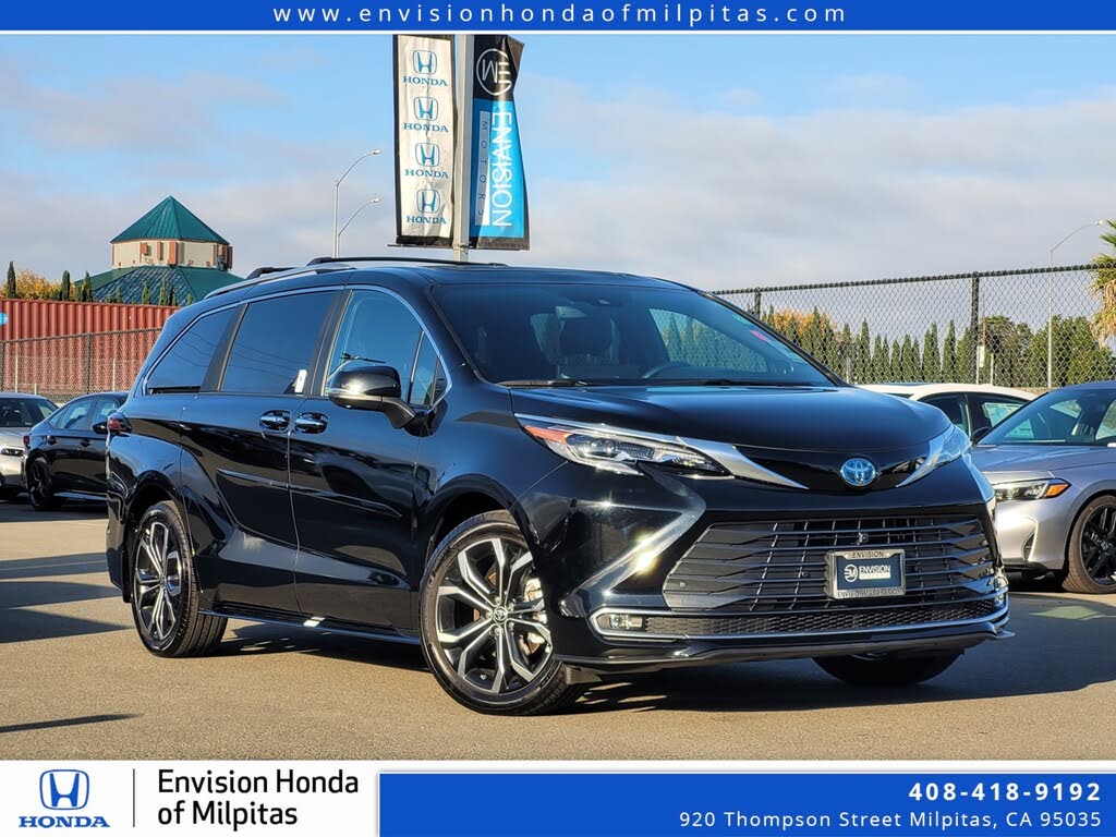 2025 Toyota Sienna Platinum 7-Passenger FWD