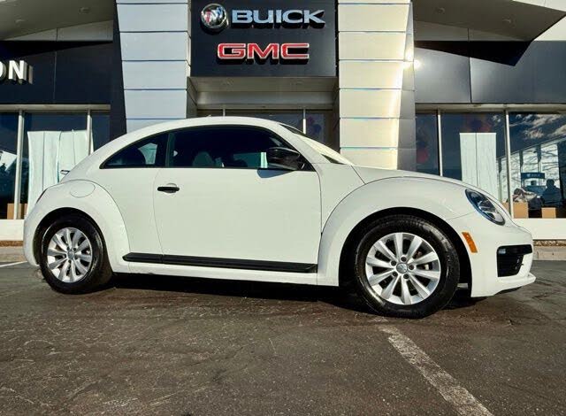 2018 Volkswagen Beetle 2.0T S Hatchback FWD