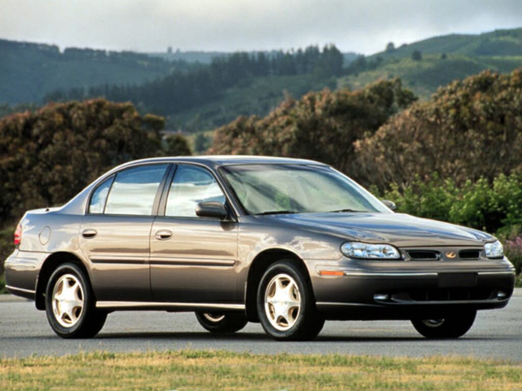 1999 Oldsmobile Cutlass 4 Dr GLS Sedan