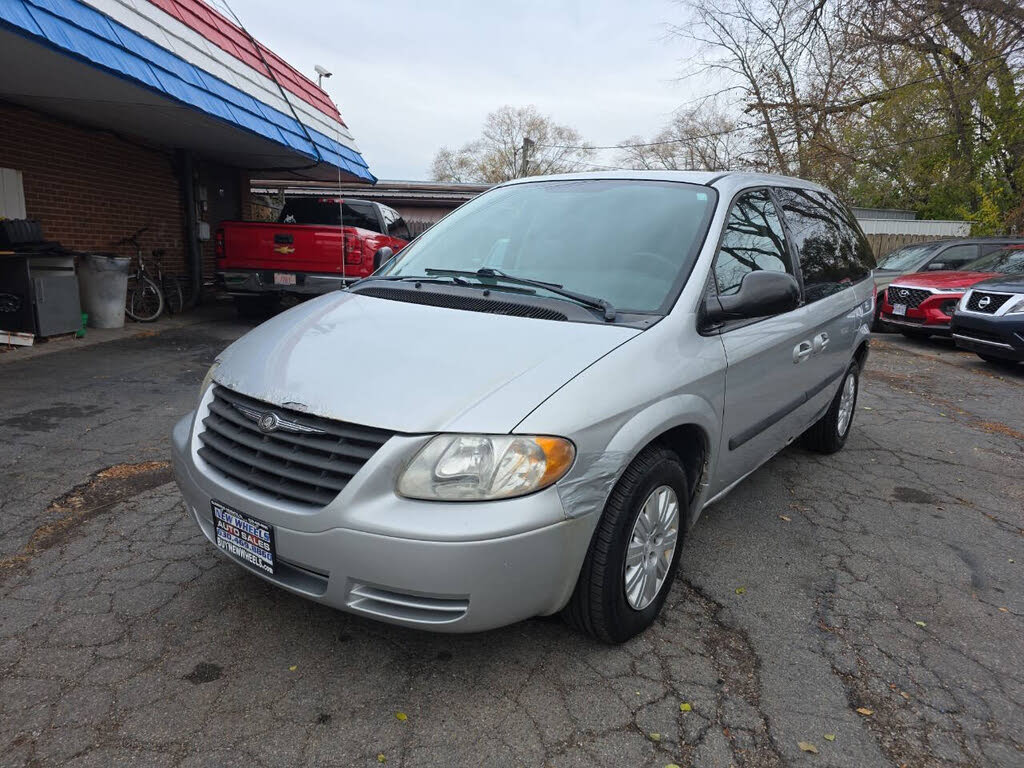 2005 Chrysler Town & Country FWD