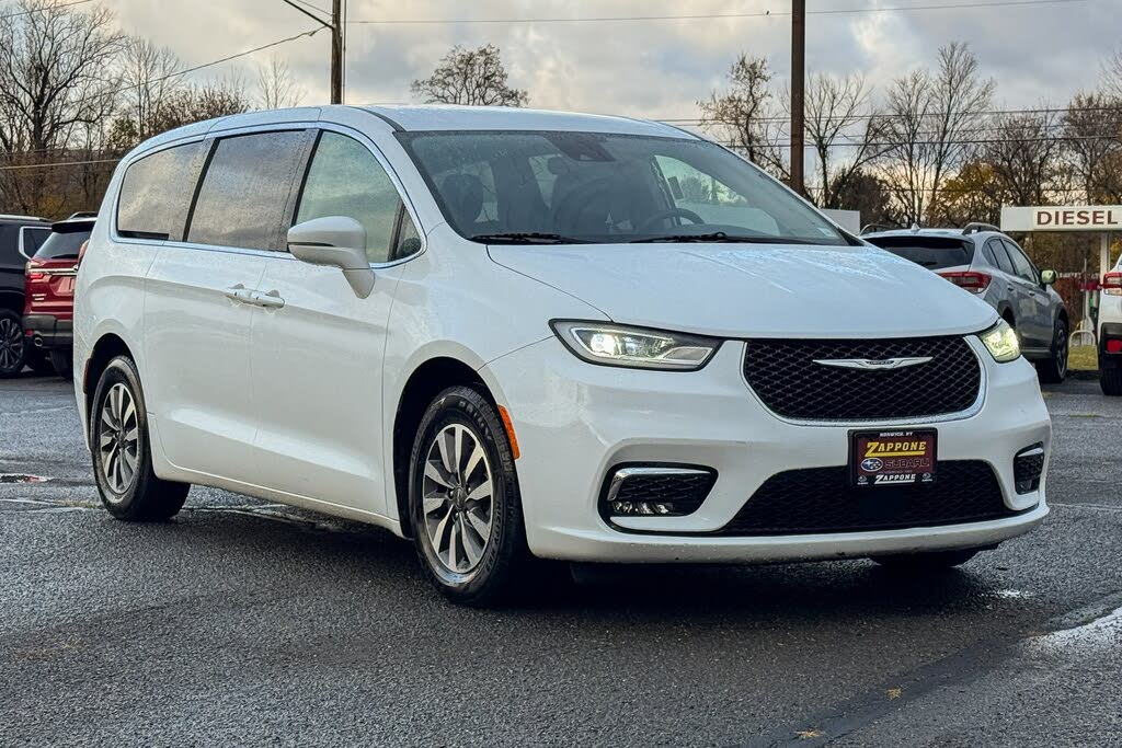 2022 Chrysler Pacifica Hybrid Touring L FWD