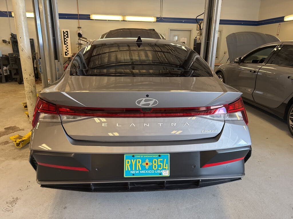 2024 Hyundai Elantra Limited FWD