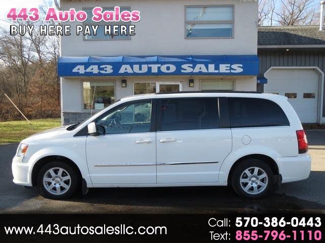 2012 Chrysler Town & Country Touring FWD