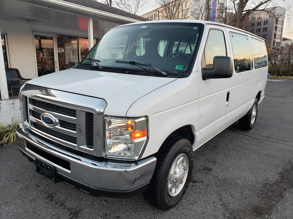 2012 Ford E-Series E-350 XLT Super Duty Passenger Van