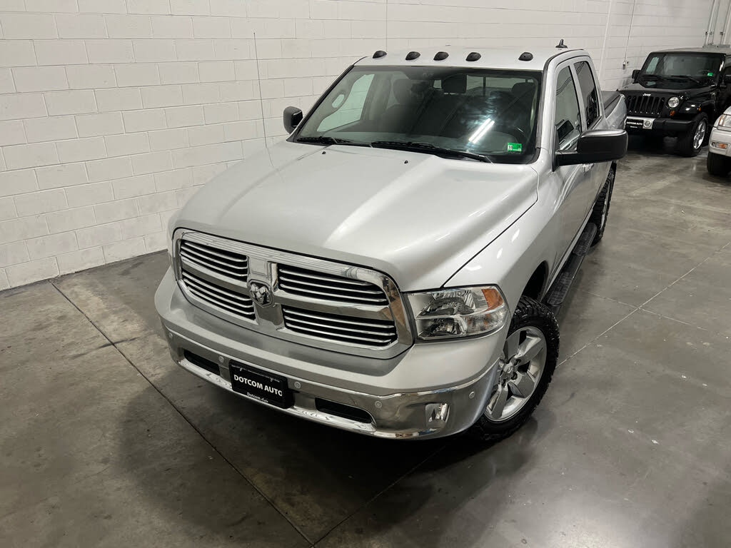 2016 RAM 1500 SLT Crew Cab 4WD