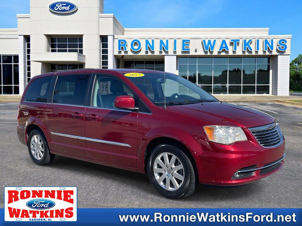 2013 Chrysler Town & Country Touring FWD