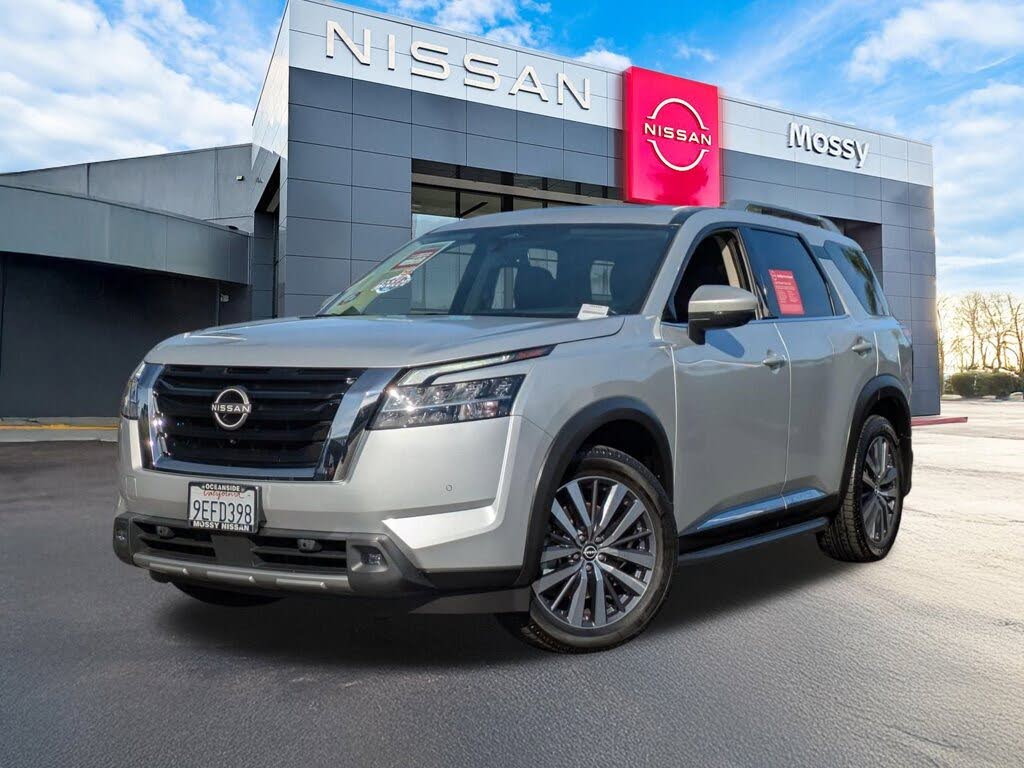2022 Nissan Pathfinder Platinum FWD