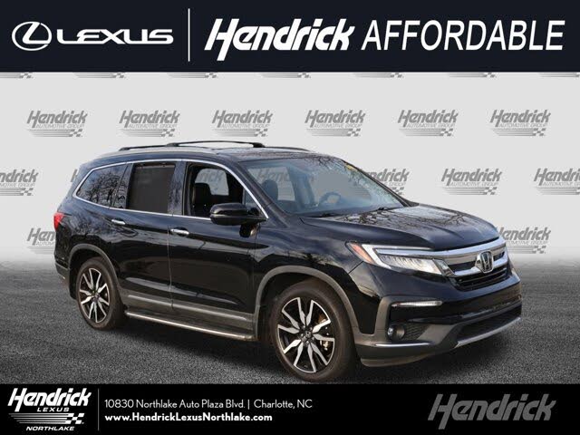 2019 Honda Pilot Touring FWD with Rear Captain's Chairs