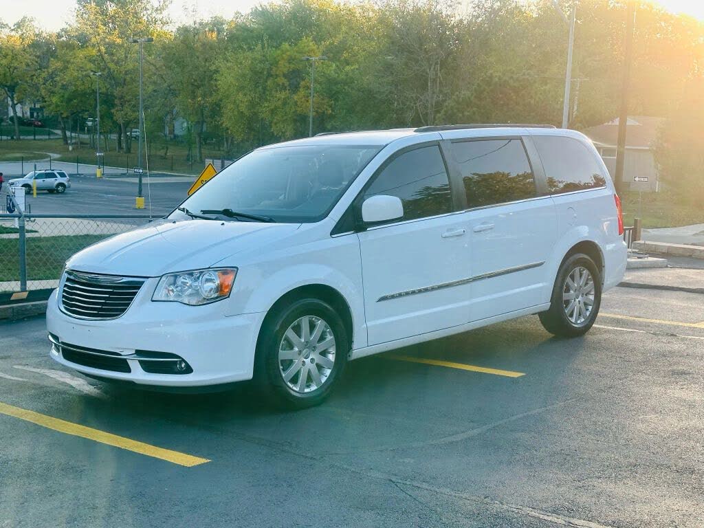 2016 Chrysler Town & Country Touring FWD