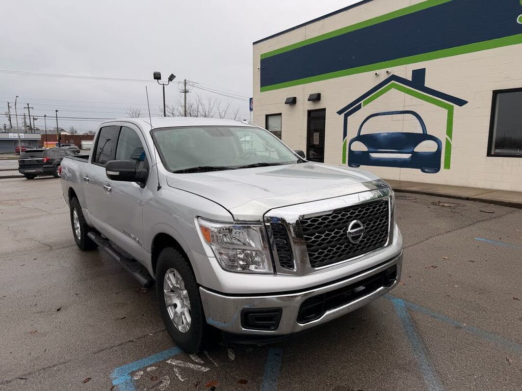2018 Nissan Titan SV Crew Cab 4WD